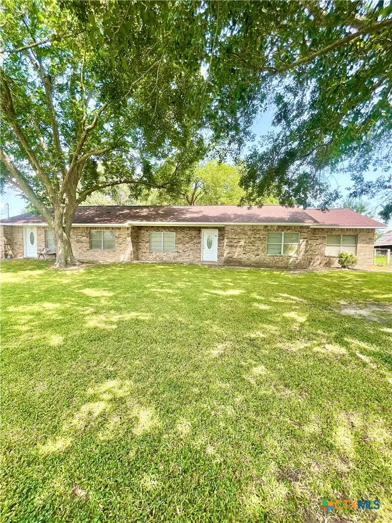 1840 Loop 522 Ganado, TX 77962