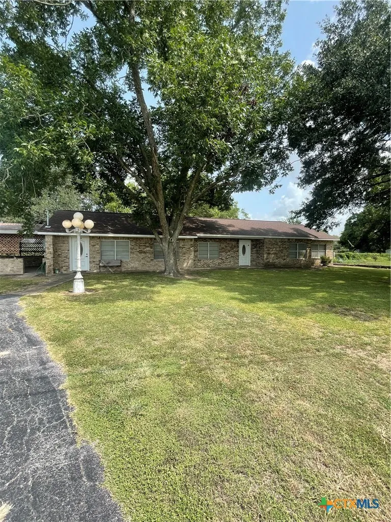 1840 Loop 522 Ganado, TX 77962