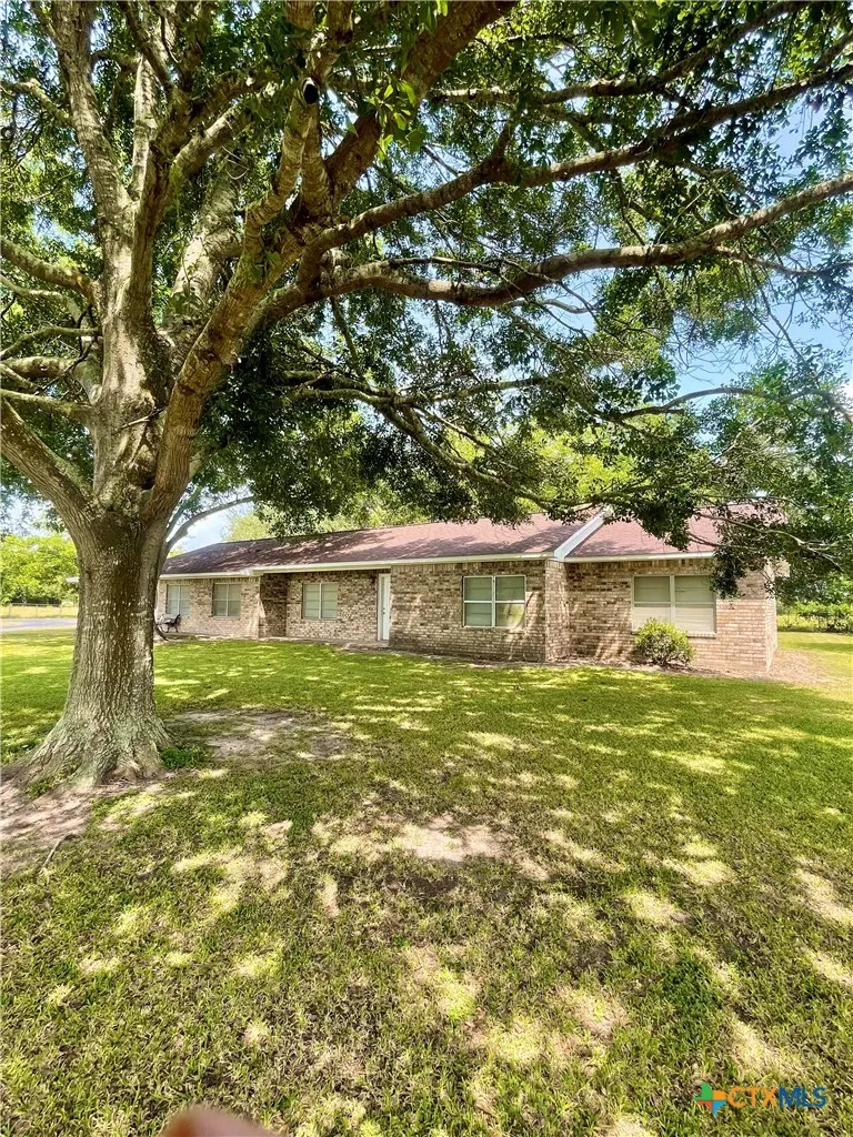 1840 Loop 522 Ganado, TX 77962