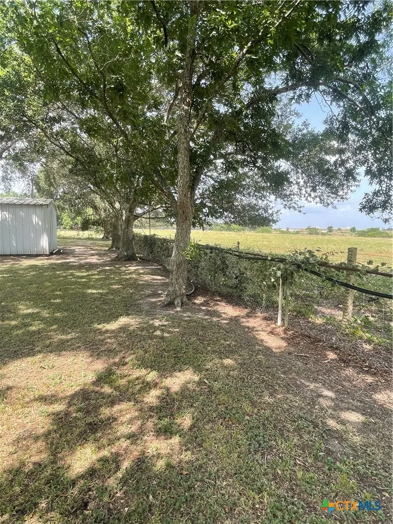 1840 Loop 522 Ganado, TX 77962