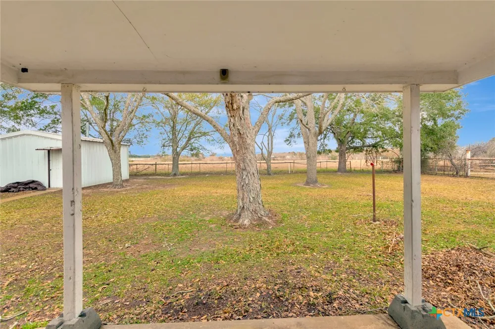 1840 Loop 522 Ganado, TX 77962
