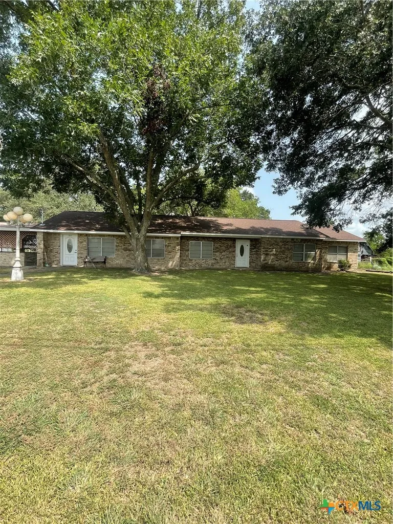 1840 Loop 522 Ganado, TX 77962