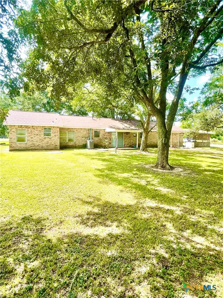 1840 Loop 522 Ganado, TX 77962