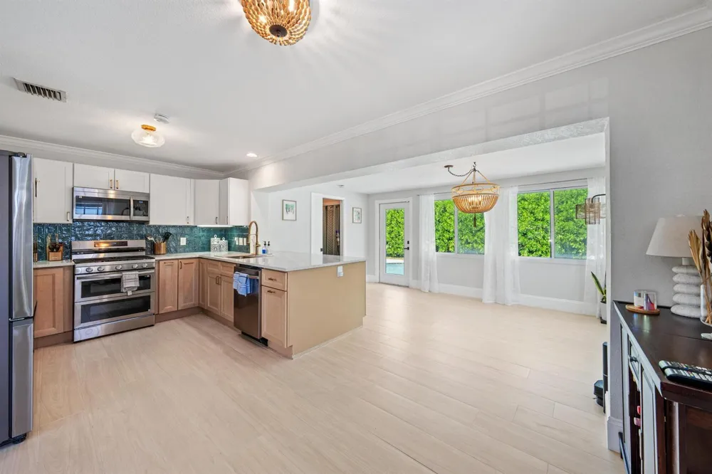 511 Ivy Avenue Palm Beach Gardens, FL 33410