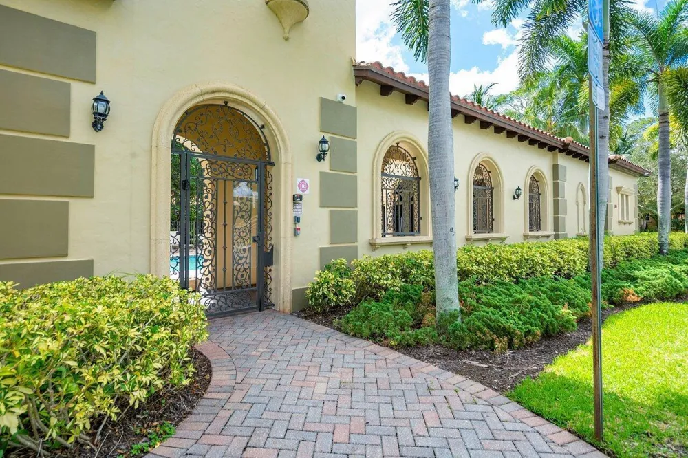 3381 Lago De Talavera Wellington, FL 33467