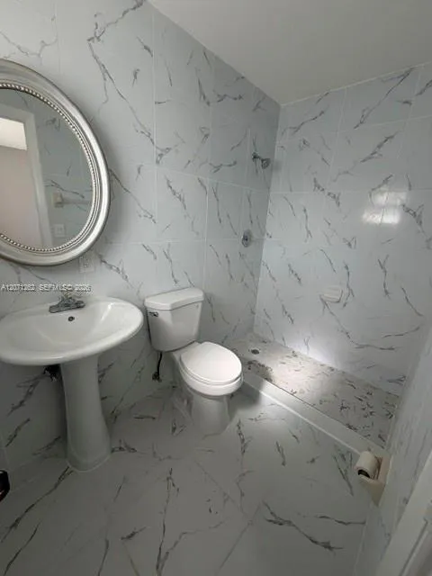 2571 NW 5th St Pompano Beach, FL 33069