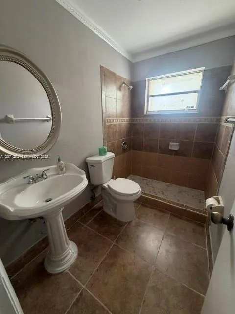 2571 NW 5th St Pompano Beach, FL 33069