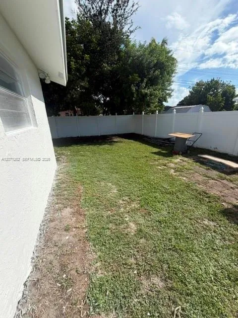2571 NW 5th St Pompano Beach, FL 33069