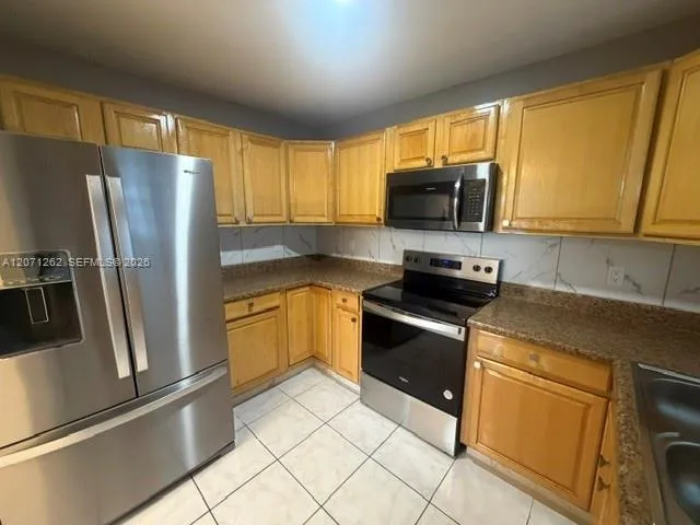2571 NW 5th St Pompano Beach, FL 33069
