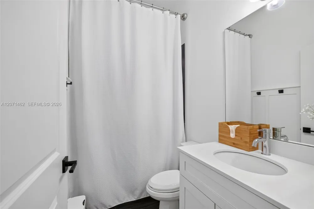 4917 NW 51st Ter Tamarac, FL 33319