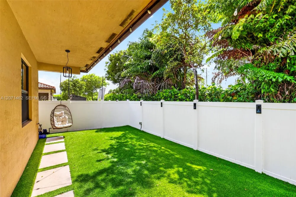 4917 NW 51st Ter Tamarac, FL 33319