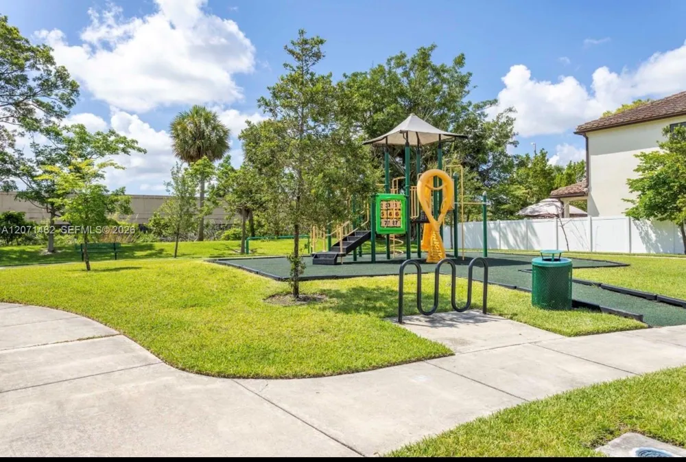 4917 NW 51st Ter Tamarac, FL 33319