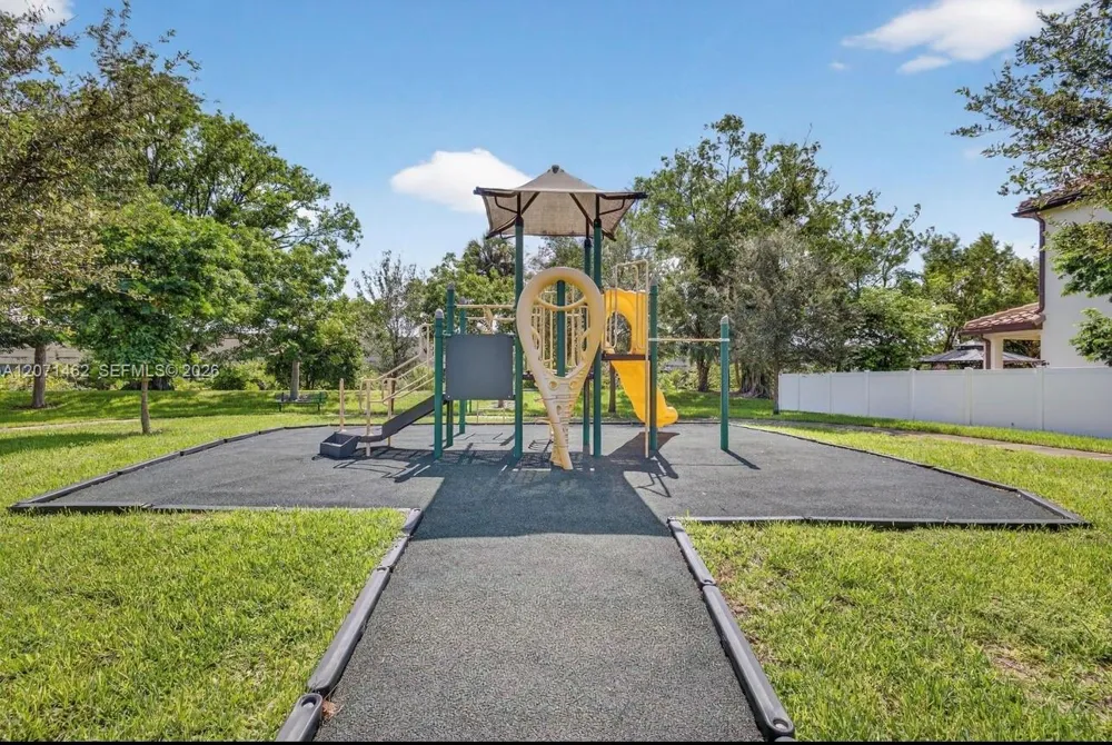4917 NW 51st Ter Tamarac, FL 33319