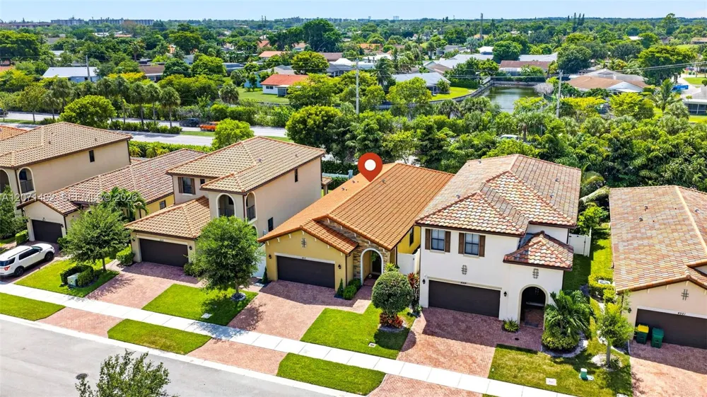 4917 NW 51st Ter Tamarac, FL 33319