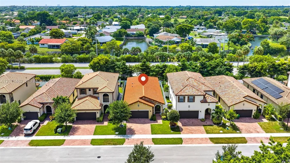 4917 NW 51st Ter Tamarac, FL 33319