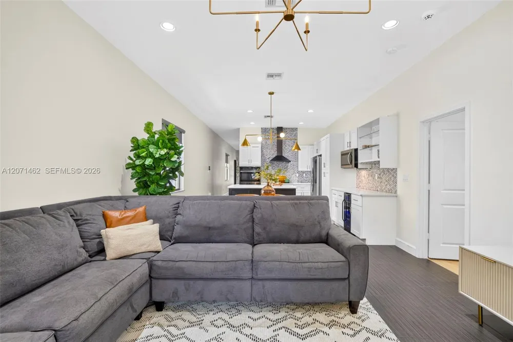 4917 NW 51st Ter Tamarac, FL 33319