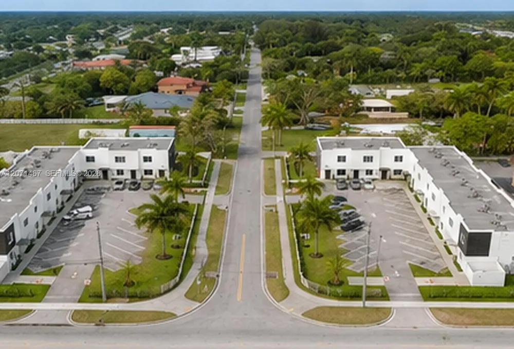 171 NW 158th St #11 Miami, FL 33169