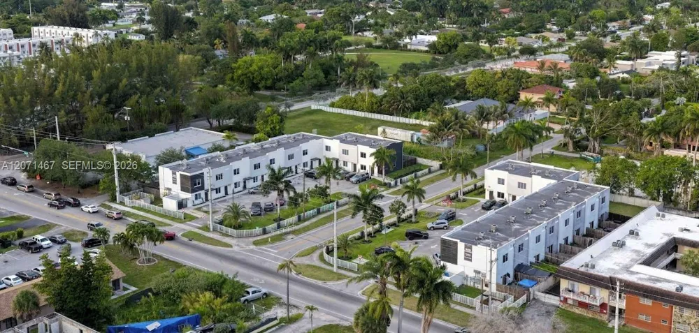 171 NW 158th St #11 Miami, FL 33169