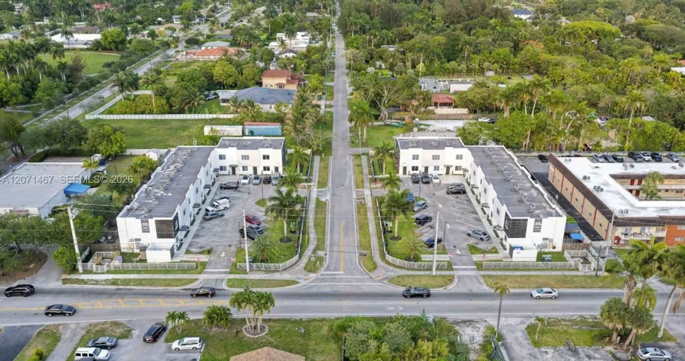 171 NW 158th St #11 Miami, FL 33169