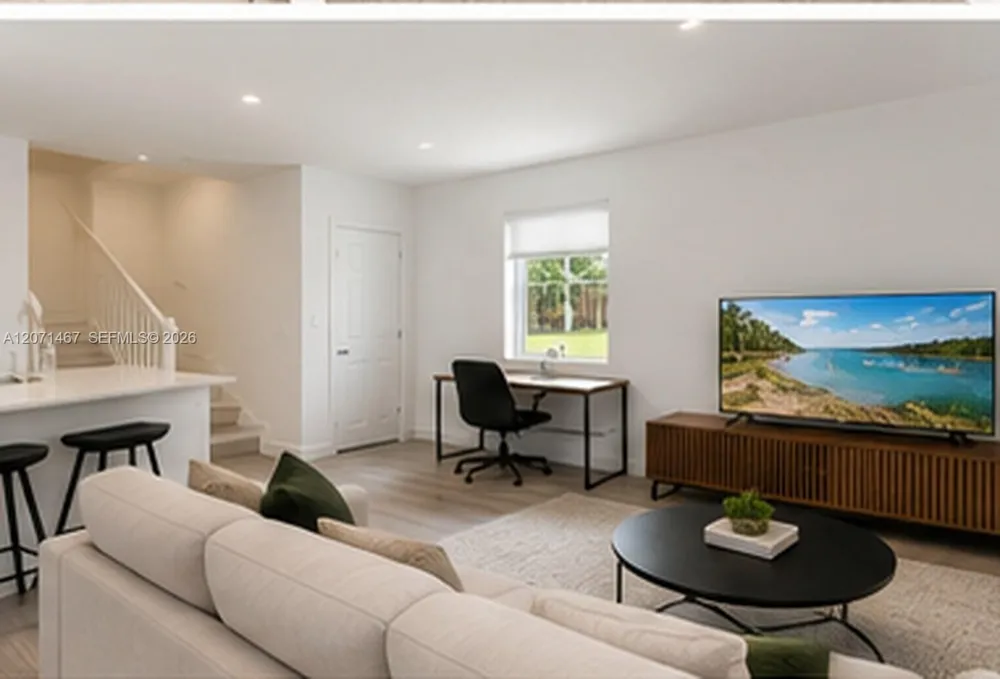 171 NW 158th St #11 Miami, FL 33169