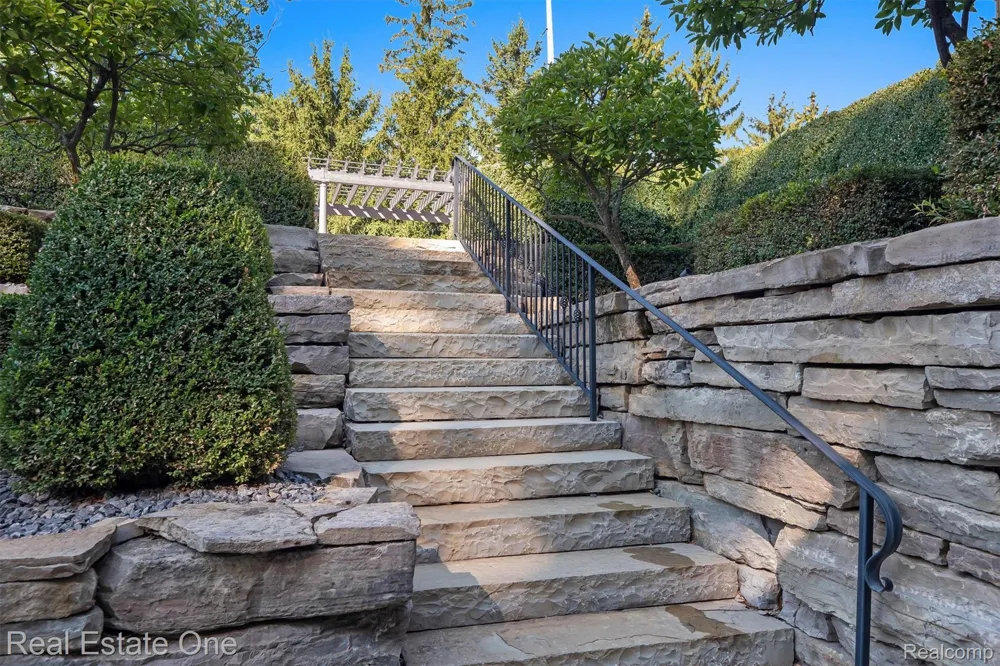 1343 Orchard Ridge Road Bloomfield Hills City, MI 48304