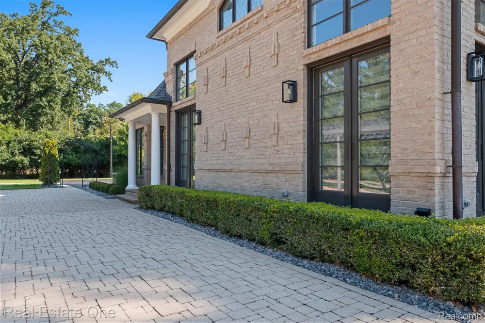 1343 Orchard Ridge Road Bloomfield Hills City, MI 48304