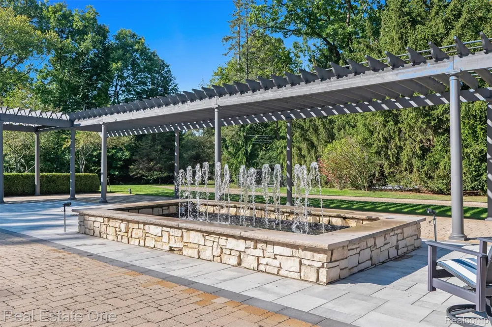 1343 Orchard Ridge Road Bloomfield Hills City, MI 48304
