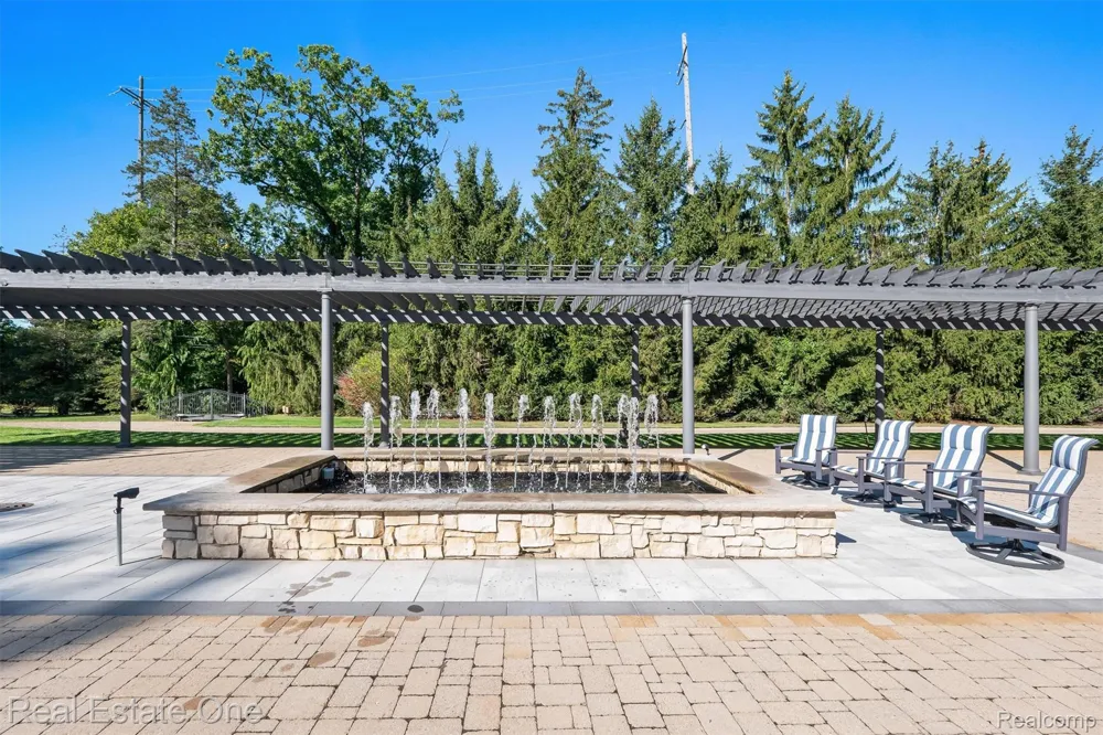 1343 Orchard Ridge Road Bloomfield Hills City, MI 48304