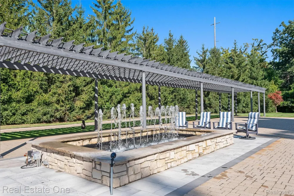 1343 Orchard Ridge Road Bloomfield Hills City, MI 48304