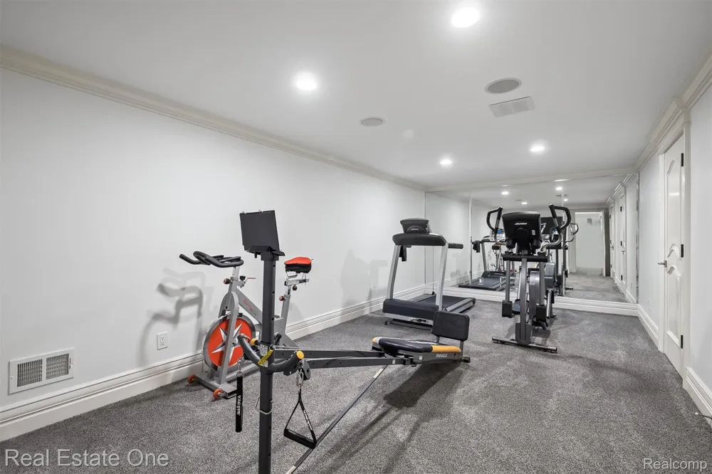 1343 Orchard Ridge Road Bloomfield Hills City, MI 48304