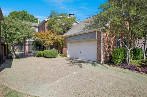 3422 Forest Hills Circle
