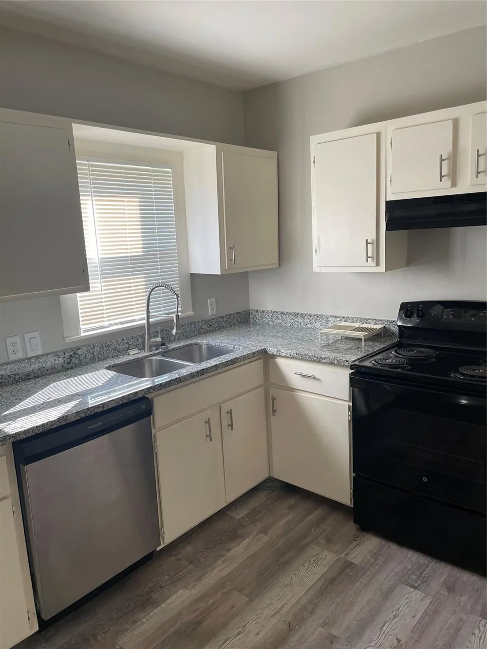 705 Cincinnati Street Angleton, TX 77515