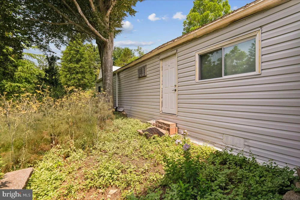 1301 OLD MITCHELLVILLE Bowie, MD 20716