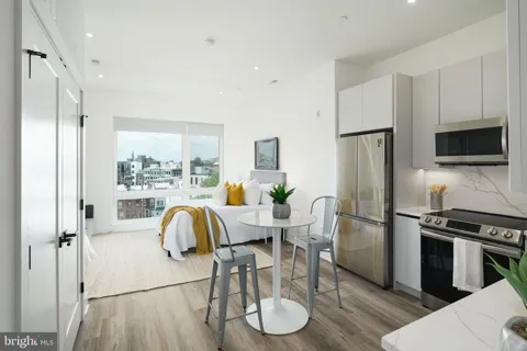 1421 E COLUMBIA AVENUE #501