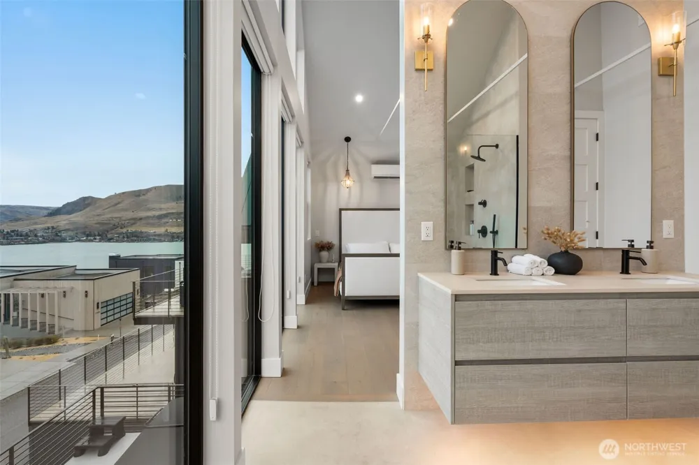 1302 Dragonfly Court Chelan, WA 98816