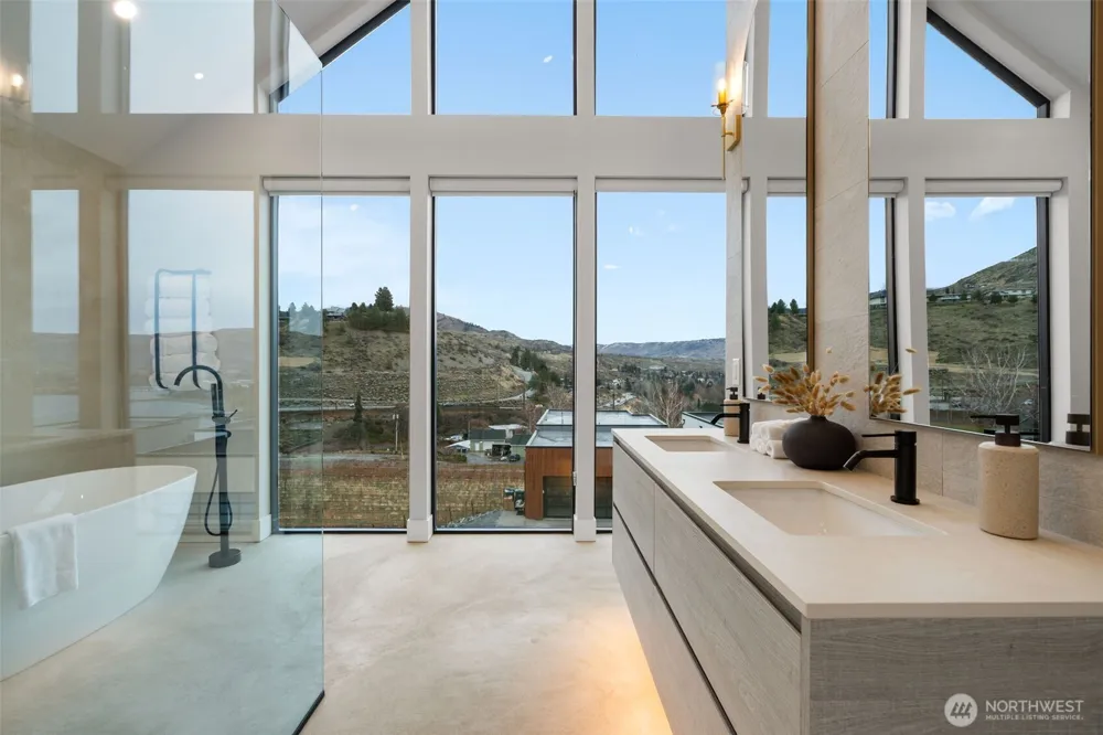 1302 Dragonfly Court Chelan, WA 98816