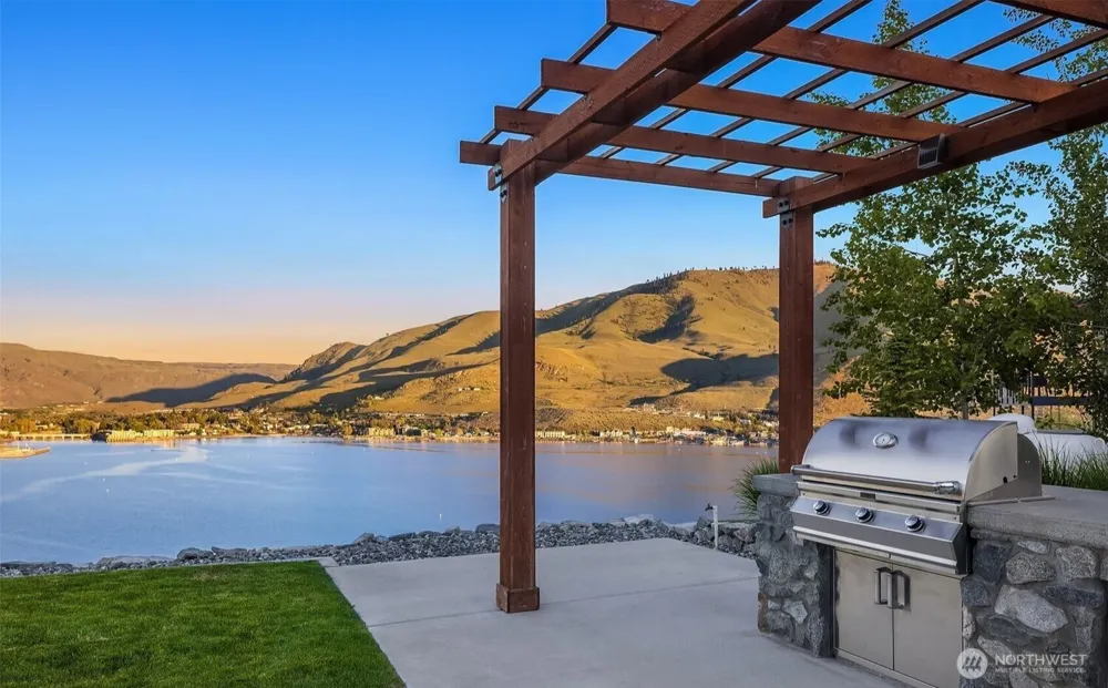 1302 Dragonfly Court Chelan, WA 98816