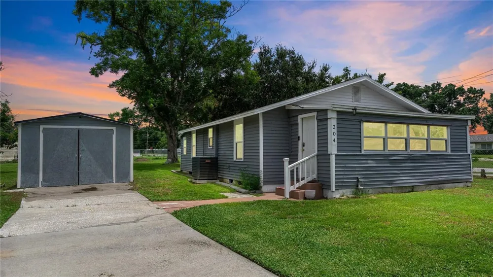 204 PINE AVENUE Polk City, FL 33868