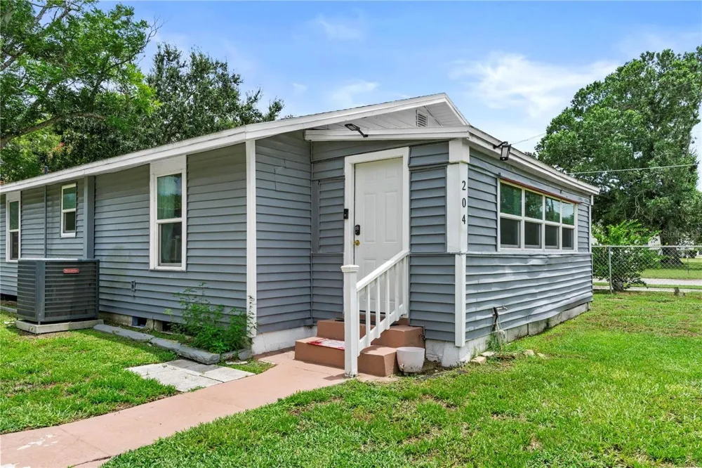 204 PINE AVENUE Polk City, FL 33868