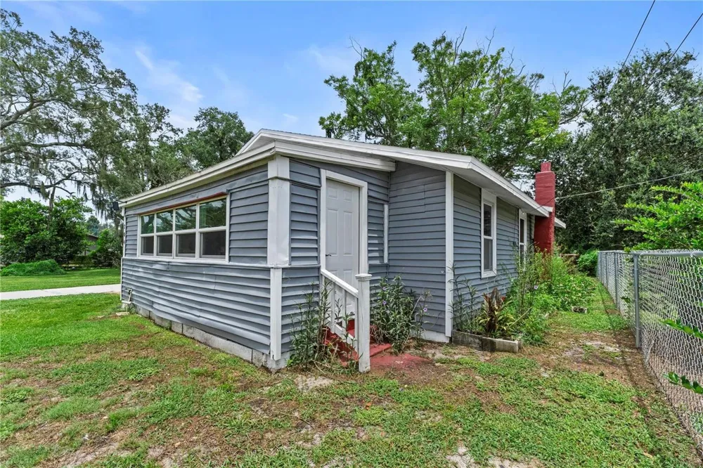 204 PINE AVENUE Polk City, FL 33868