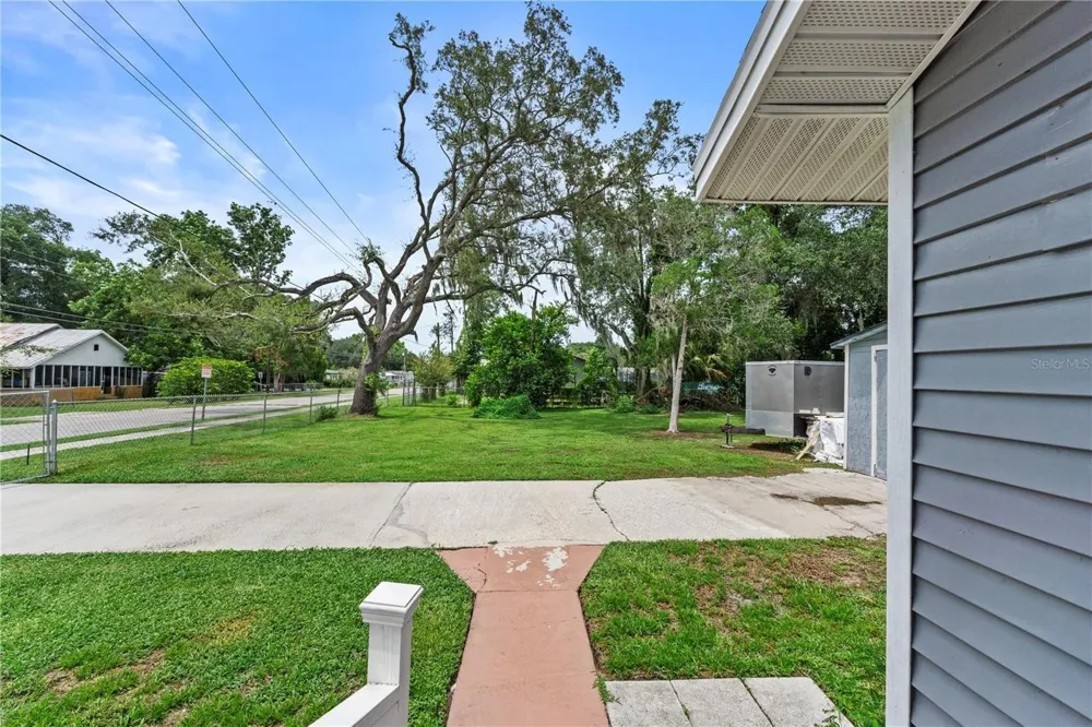 204 PINE AVENUE Polk City, FL 33868