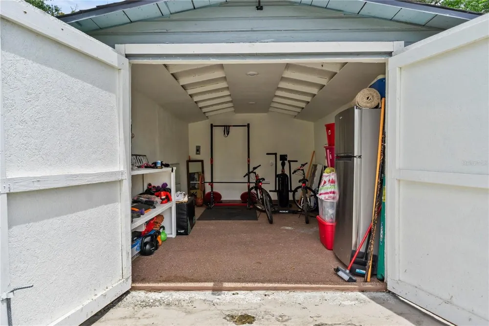 204 PINE AVENUE Polk City, FL 33868