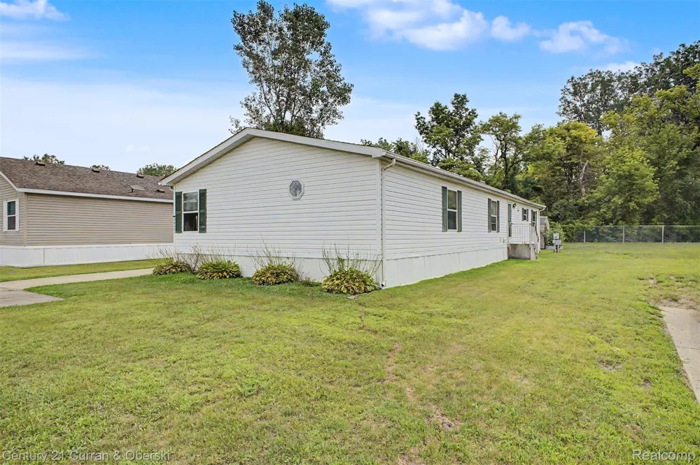 28451 Spruce Drive Huron Charter Township, MI 48134