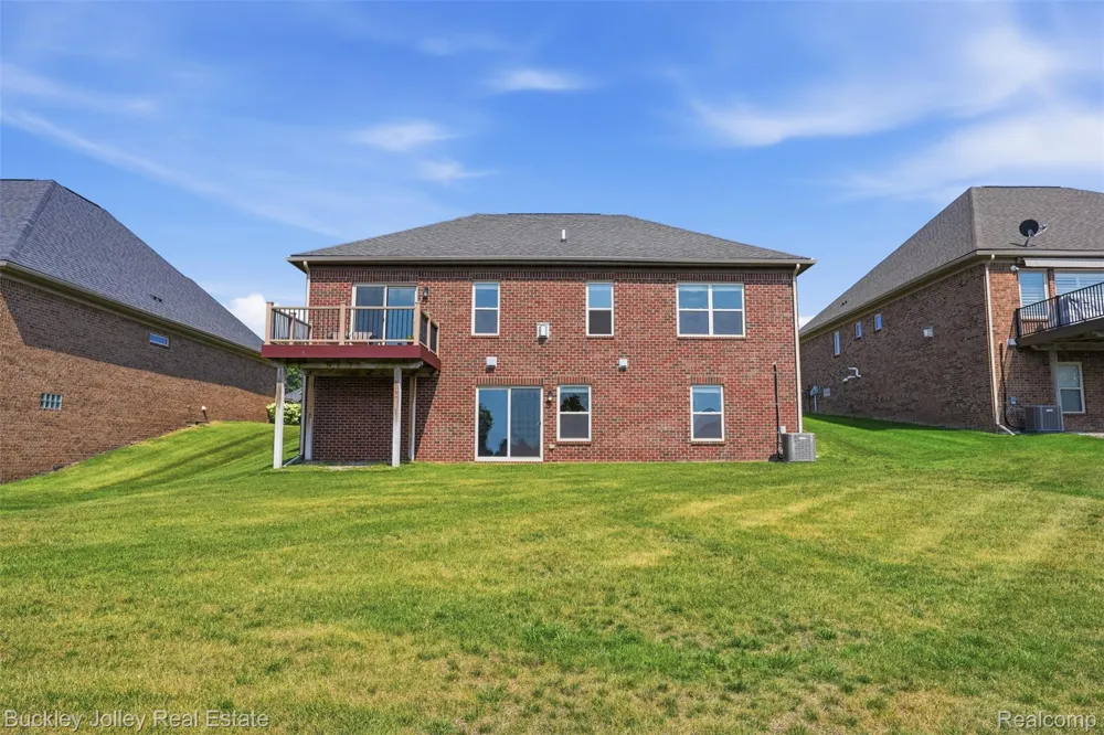 24355 Pinnacle Circle Lyon Charter Township, MI 48178