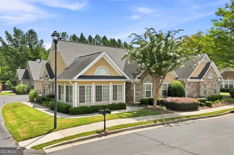 3204 Village LN