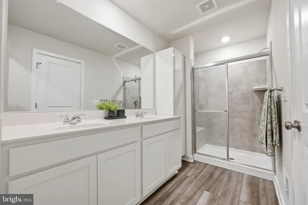 2243 BARHILL Jeffersonton, VA 22724