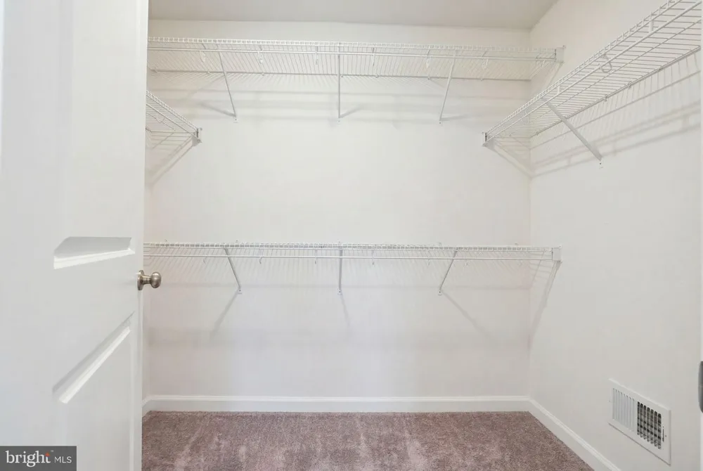 2243 BARHILL Jeffersonton, VA 22724