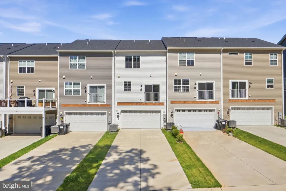 2243 BARHILL Jeffersonton, VA 22724