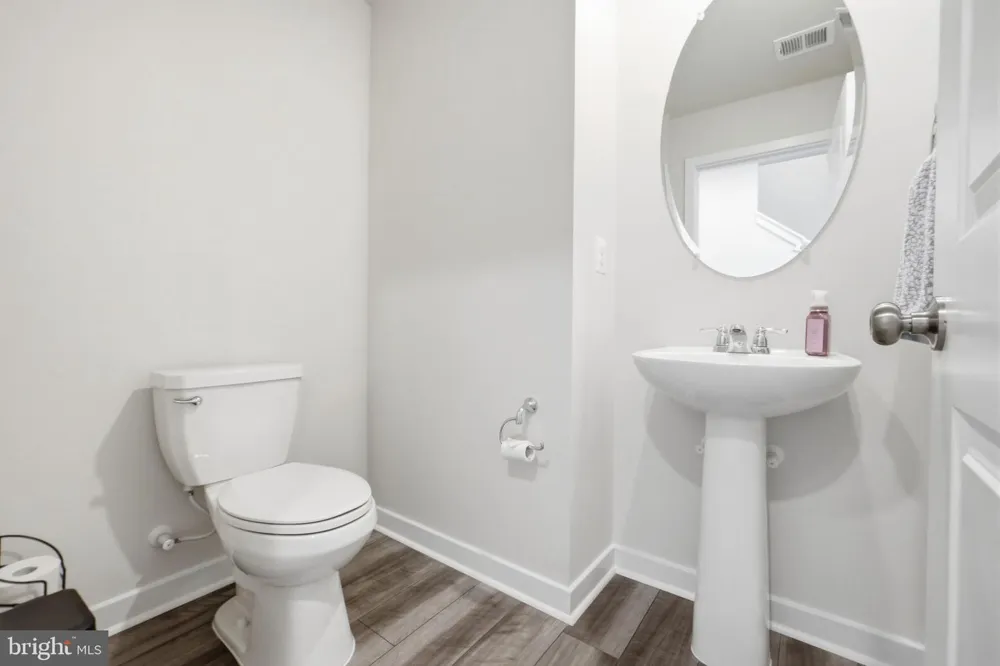 2243 BARHILL Jeffersonton, VA 22724