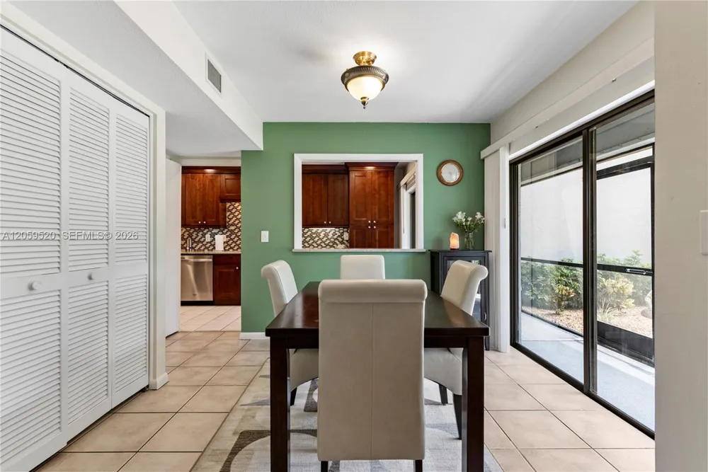 8707 Bardmoor Pl #101 Seminole, FL 33777